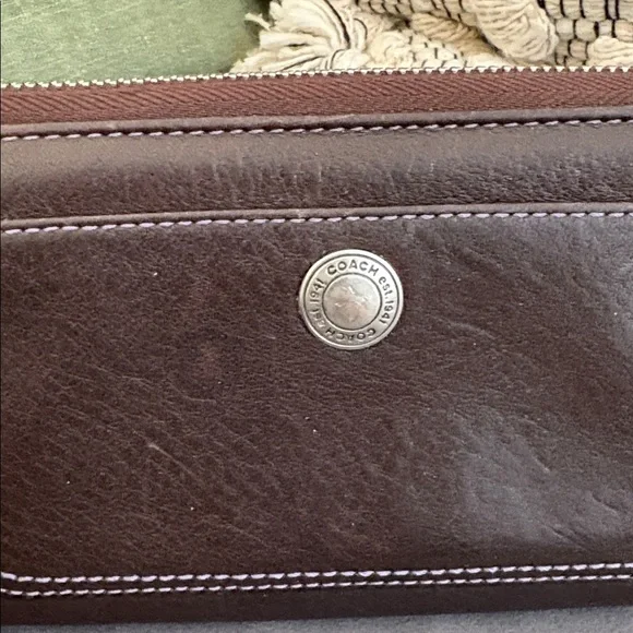 Vintage Coach Chelsea Zip Around Wallet - Picture 2 of 9